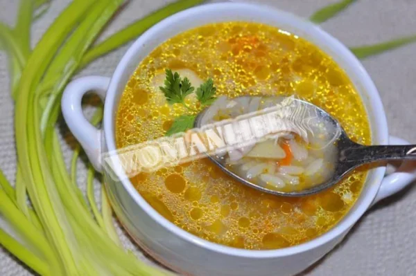 Розсольник з рисом, курячими грудками і розсолом