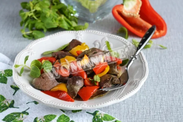 Куряча печінка з болгарським перцем