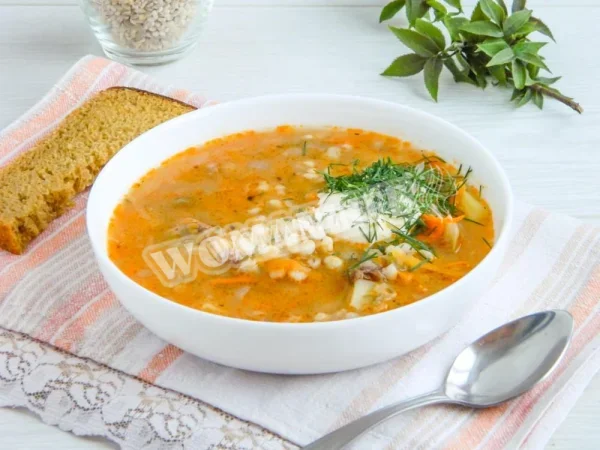 Розсольник з тушкованим м'ясом і перловкою