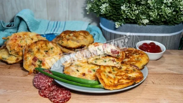 Швидка піца а-ля млинці на кефірі на сковороді