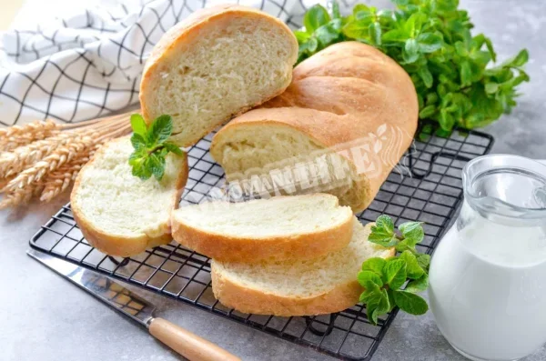 Простий, пухкий домашній коровай в духовці