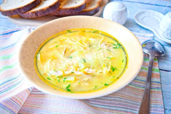 Суп з куркою і макаронами