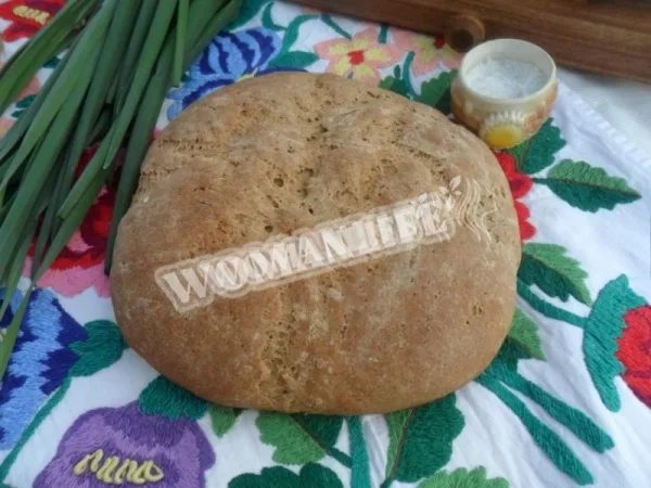 Чорний житній пшеничний хліб