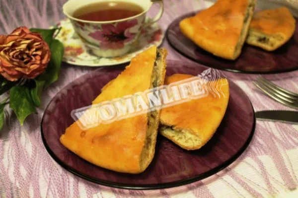 Заливний рисовий пиріг з консервованою сайрою