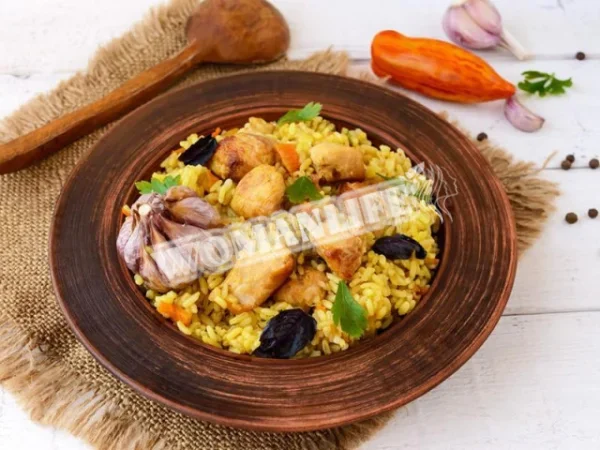 Курячий плов з куркумою
