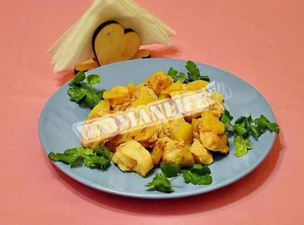 Куряче філе з ананасами і кетчупом в духовці