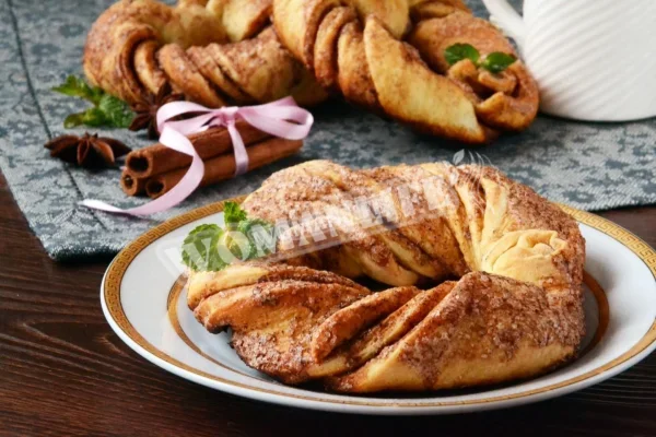 Булочки з маслом і корицею з коричневого цукру