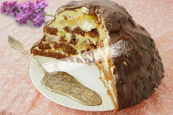 Ананасовий пиріг з волоськими горіхами