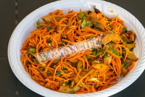 Салат з печерицями, морквою, оцтом, цукром