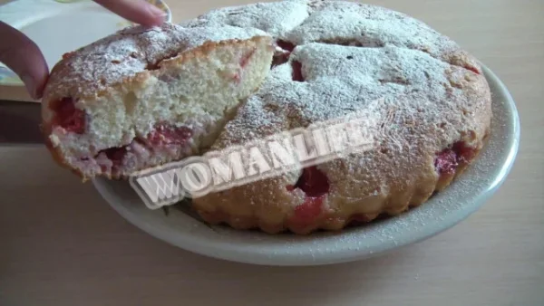 Полуничний пиріг без масла Повітряний і ароматний