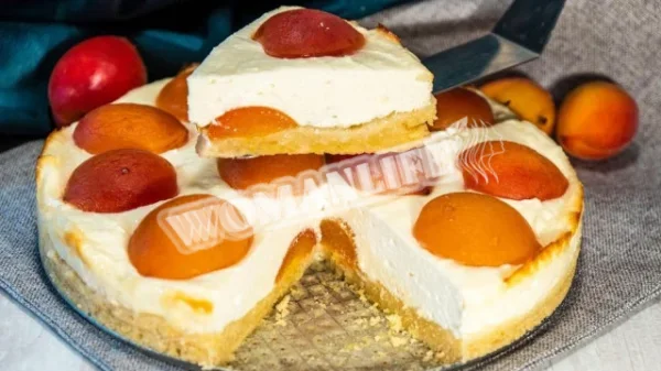 Пісочний пиріг з абрикосами і сиром