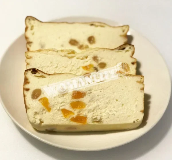 Ніжна сирна запіканка з родзинками та курагою