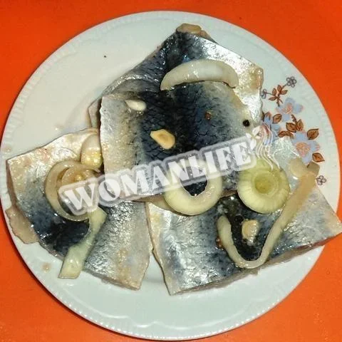 Оселедець хе з часником, цибулею та соєвим соусом
