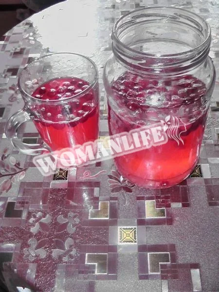 Компот з журавлини з цукровим сиропом