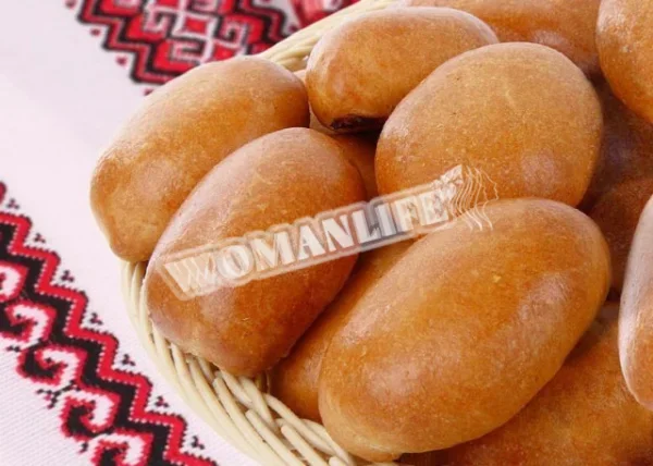 Печені пиріжки з маргарином і варенням