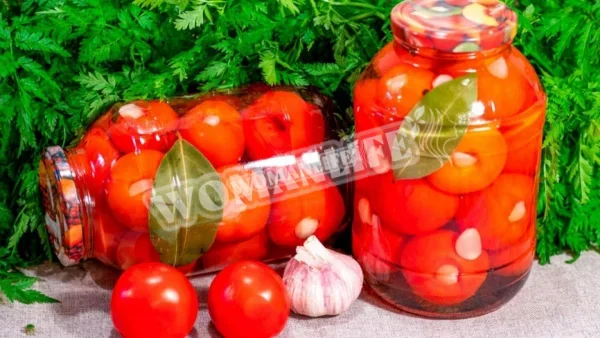 Мариновані помідори з часником на зиму