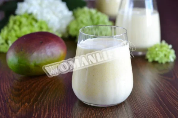 Манговий коктейль