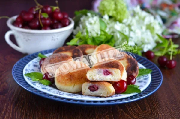 Сирники сирні з вишнею