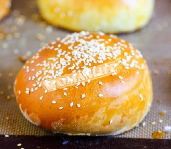 Легкі булочки для гамбургерів з кунжутом