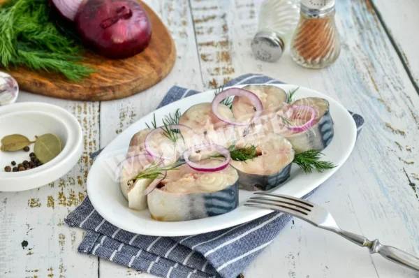Скумбрія в розсолі шматочками