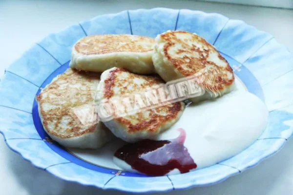 Сирники без борошна з сиру з яйцями