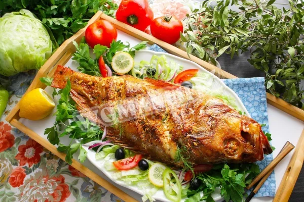 Цілий морський окунь, запечений в духовці