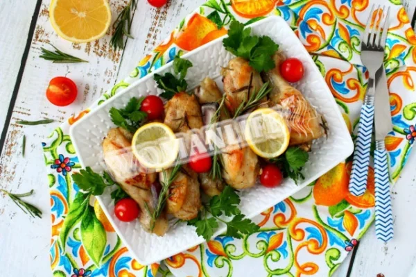 Курячі гомілки з лимонним маслом і розмарином в духовці