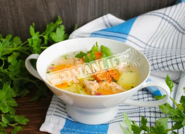 Рибний суп з голови сьомги з кукурудзяною крупою