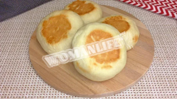 М'які булочки на сковороді