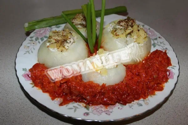 Цибуля, фарширована картоплею і куркою