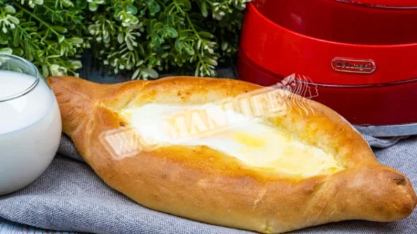 Хачапурі з яйцем в духовці