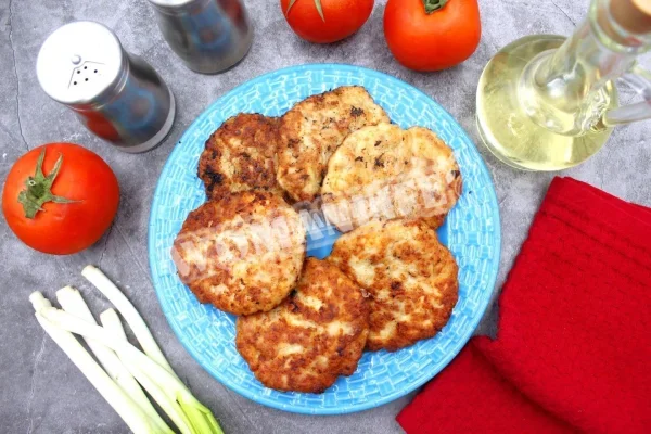 Котлети з курячих стегон з вершковим сиром