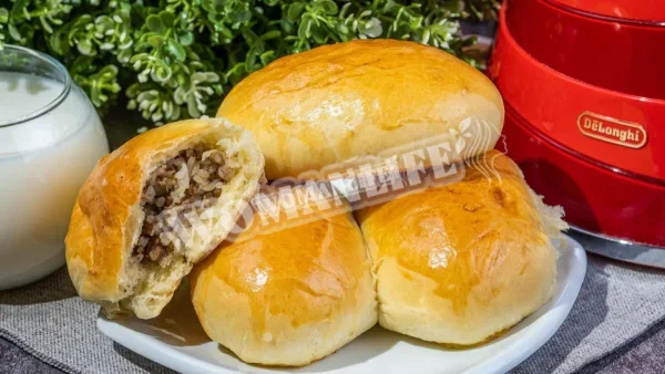 Пиріжки з рисом і фаршем в духовці
