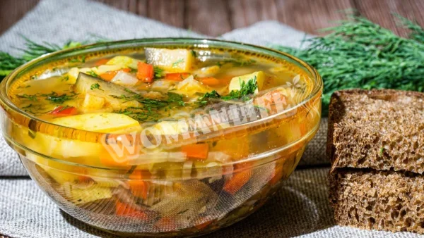 Суп з баклажанами і кабачками без м'яса