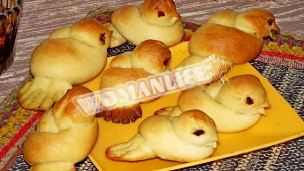 Пташки булочки з дріжджового тіста