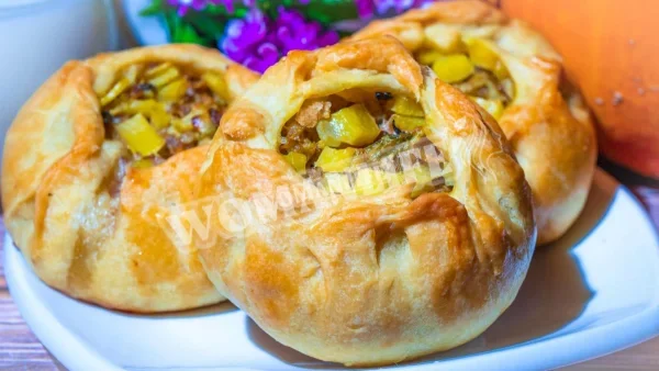 Пиріжки з фаршем і картоплею в духовці