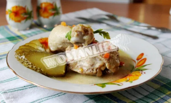 Курячі ніжки в сметанному соусі на сковороді