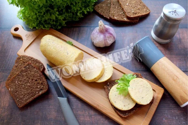 Домашня варена куряча ковбаса