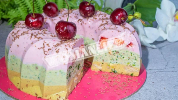 Полуничний пиріг для мами без випічки