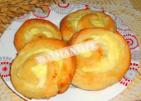 Булочки-спіралі з корицею та сиром