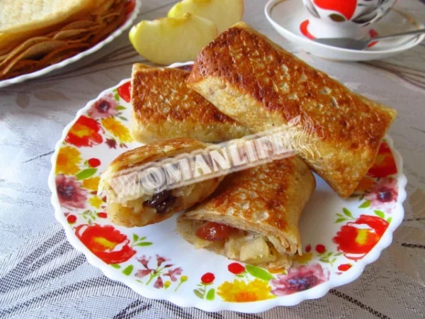 Млинці на молоці з яблуками, ваніллю та родзинками