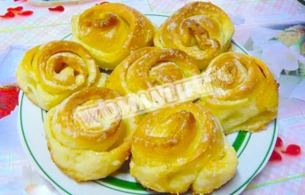 Булочки вертушки з цукром