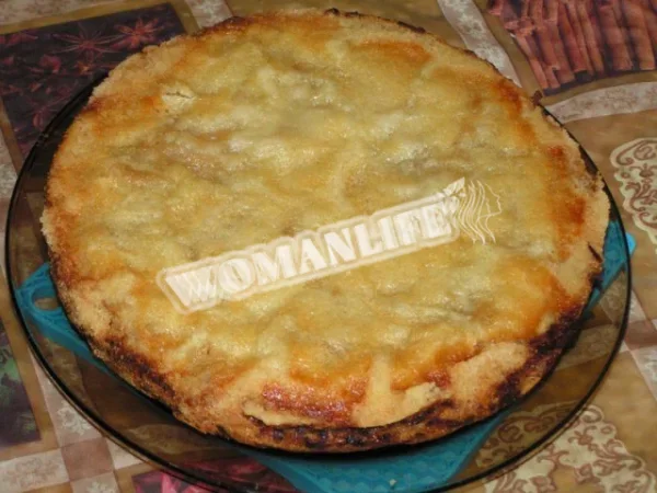 Манник з борошном і сипучими яблуками в мультиварці