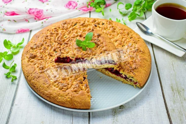 Кучерявий пиріг з варенням