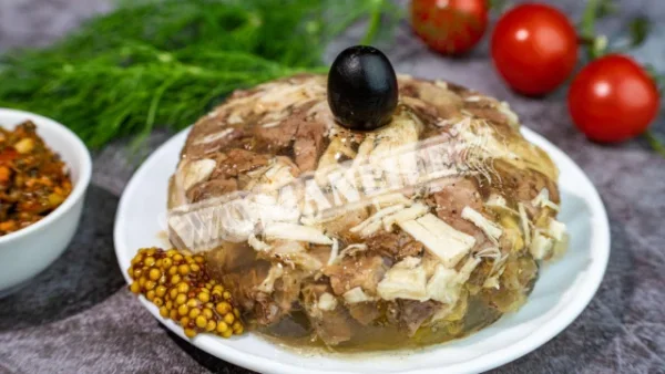 Холодець з яловичиною і куркою по-сибірськи