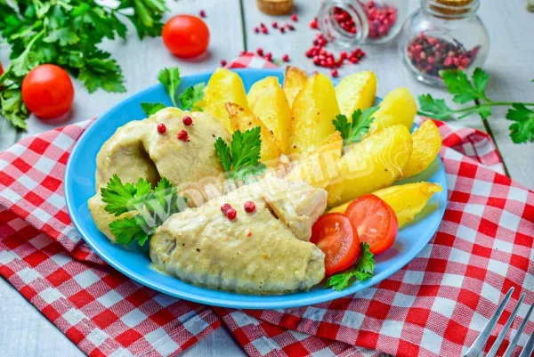 Курка у вершковому соусі в мультиварці
