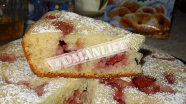 Манник в мультиварці з молоком і ягодами