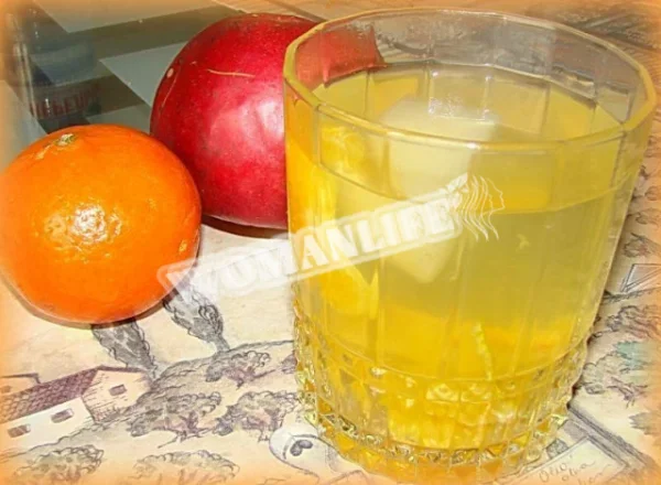 Компот з мандаринів і яблук