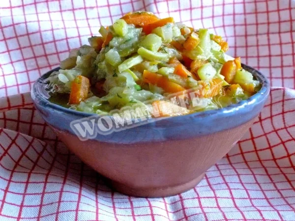 Кабачки тушковані на сковороді з морквою