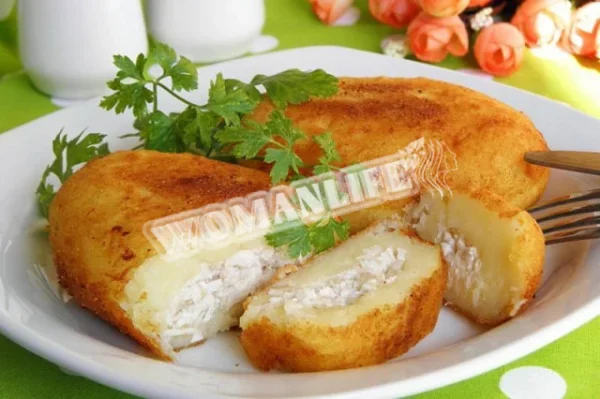 Картопляні пиріжки з маринованими печерицями та сиром